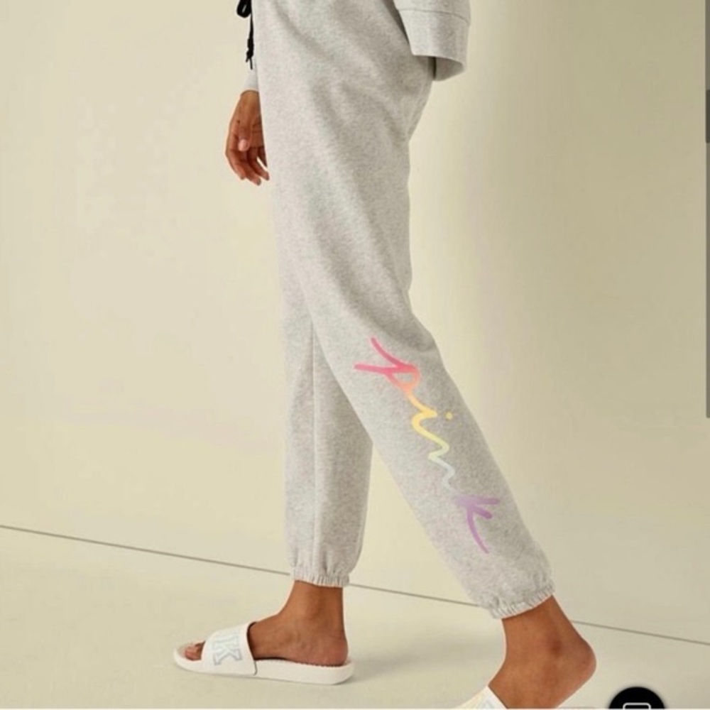VS Pink rainbow logo sweatpants light gray. Elastic banded bottoms. 29” inseam